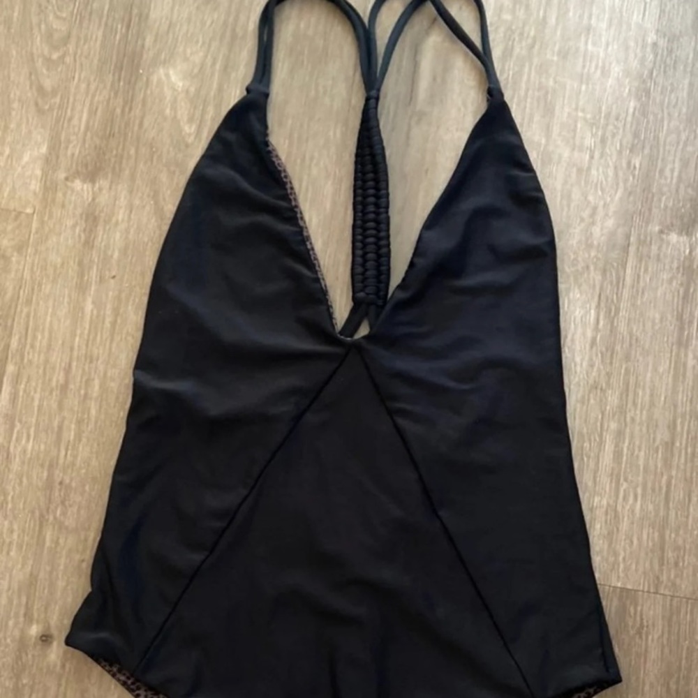 Acacia one piece size p